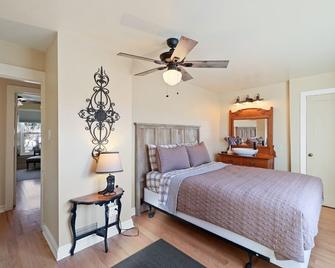 Garden City House with Hot Tub - Colorado Springs - Habitación