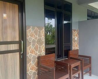 Griya Salaman Pantai Wediombo Homestay - Tanjungsari - Patio