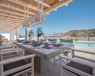 This villa is a 3 bedroom(s), 3.5 bathrooms, located in Naxos, Naxos. - Stelida - Pool