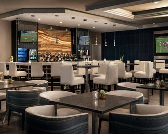 Visalia Marriott at the Convention Center - Visalia - Bar
