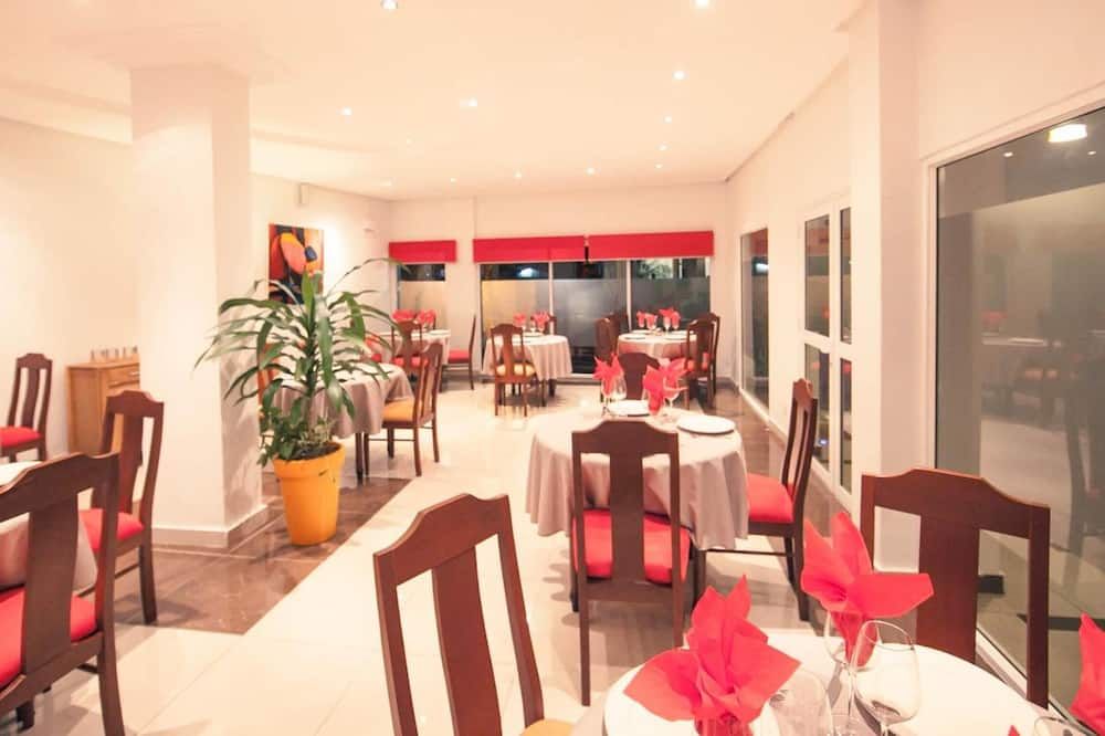 هوتل لاداغيو - ليبرفيل - مطعم