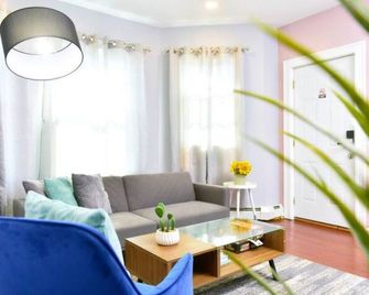 Cozy apartment 3rd 10min Walk Downtown and City View - Providence - Sala de estar