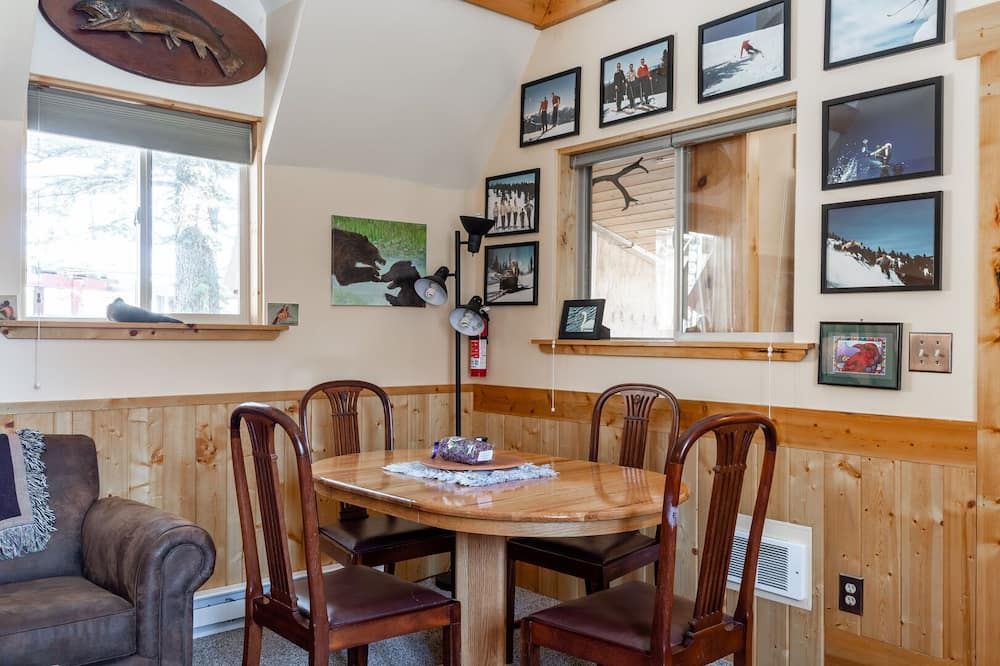 Raven's Heart - West Yellowstone - Dining room