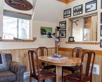 Raven's Heart - West Yellowstone - Dining room