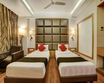 Hotel Furatt International - 巴羅達 - 臥室