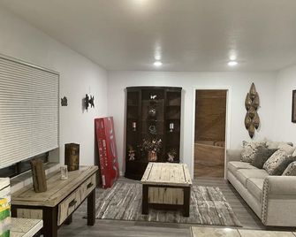 Crazy Horse - Apt 1 - Kanab - Living room