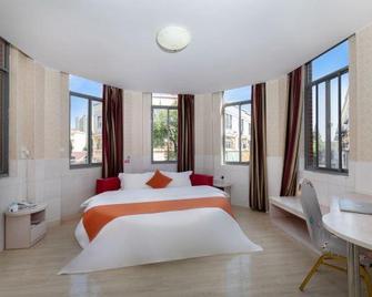 Home Inn Huayi (Wuhu Xinyi Economic Development Zone Century Avenue Branch) - Wuhu - Soveværelse