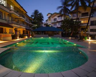 Indie Stays Goa - Candolim - Bazén