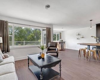 Cedar Point Retreat - Waterford - Sala de estar