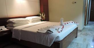 Hotel Plr Grand - Tirupati - Phòng ngủ