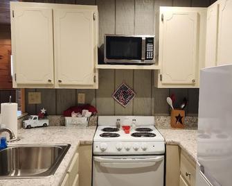 Patriot loft @ Upland Hill Manor! Close to the lake and the large city of Tulsa! - Claremore - Küche