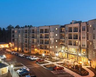 Landing Weston Lakeside Apartments - Cary - Building