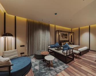 Radhe Upavan Resort - Ahmedabad - Living room