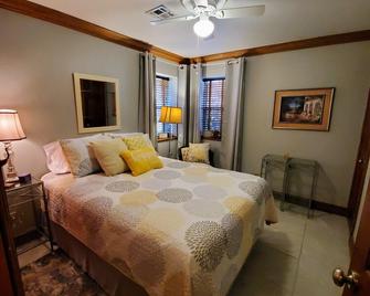 Monkey Island, Afton, OK Grand Lake, Waterfront, Boat Slip, No stairs, Pets Ok - Afton - Bedroom