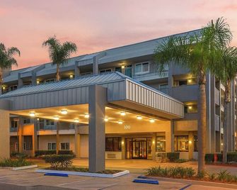 Motel 6 Anaheim Maingate - Anaheim - Edificio