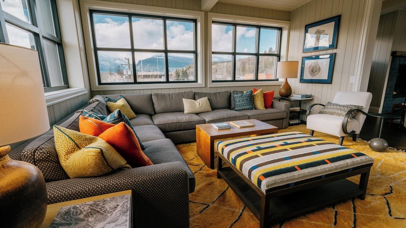 Eleven Revelstoke Lodge