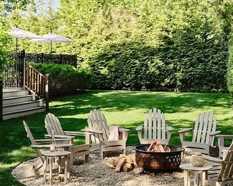 Refreshing Getaway Trip! Free Breakfast & Parking, Close to Indian Wells Beach! - East Hampton - Патіо