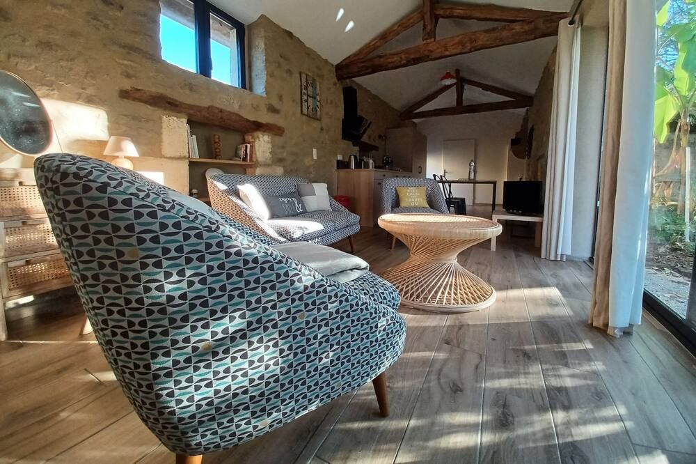 Charming gîte in the heart of Périgord Vert - Нонтрон - Вітальня