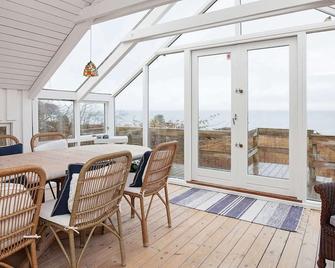 Gorgeous Holiday Home in Zealand With Sea Views - Asnaes - Comedor