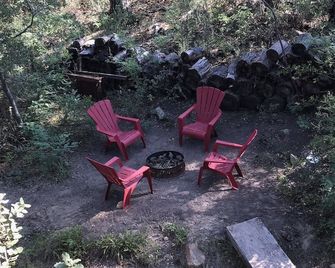 Pine Country Cabin -walking distance to town! - Crown King - Patio