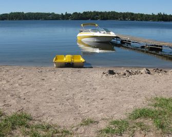 2026 calendar now open! Beachfront - Lake of the Woods Kenora w/ boat launch! - Kenora - Patio
