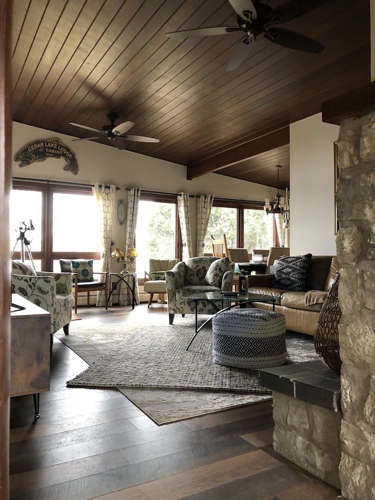 Fenced in yard! Lovely Mid Century Feel with all Bedrooms facing the Water! - Howell - Lounge