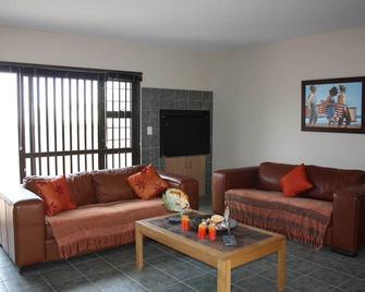 On The Dunes 8 - Hentiesbaai - Sala de estar