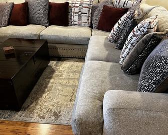 Weekly Discount Beach & Sport Fishing Boat House And Pier - Bay City - Living room