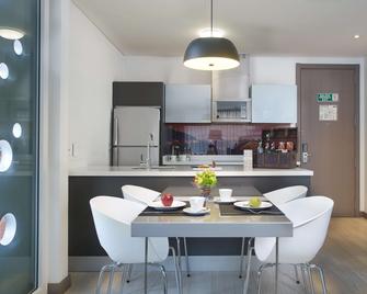 100 Luxury Suites by Preferred - Bogotá - Kitchen