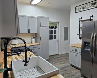 The Paddock House at Dark Horse Farms - Owensville