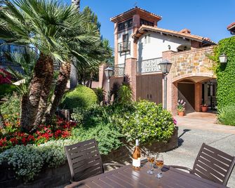 Roman Spa Resort - Calistoga - Patio