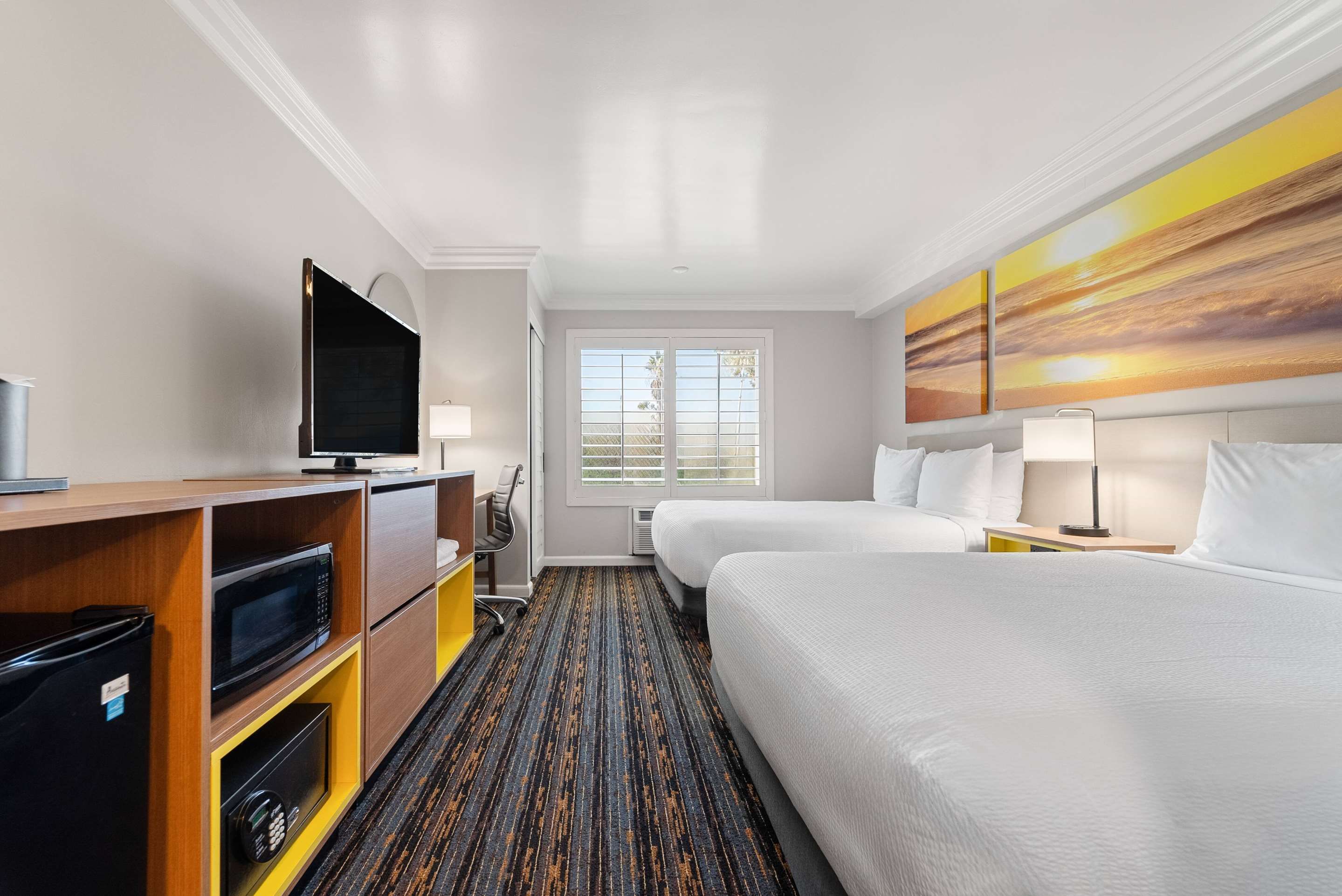Days Inn by Wyndham San Diego Hotel Circle thumbnail 3