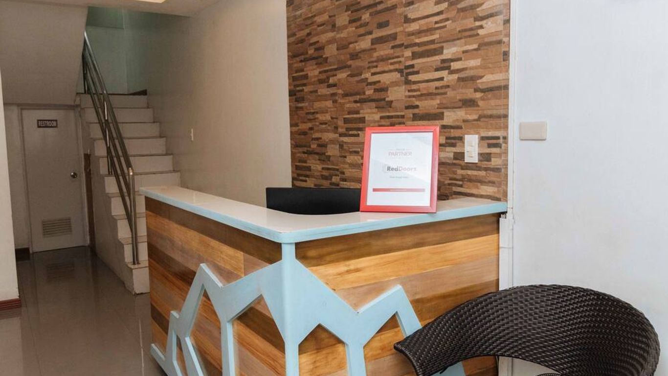 RedDoorz near Bambang Station