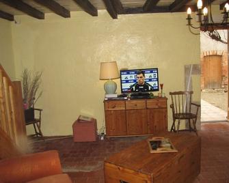 Rural Cottage With Private Pool In Large Garden - Lurcy-Lévis - Sala de estar