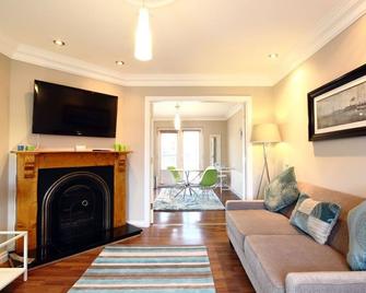Luxurious KC House - Dungannon - Living room
