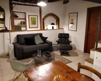 Casa Messi - Casa Messi a Vicolo Della Rivolta 25 Apt 5 - Pitigliano - Living room