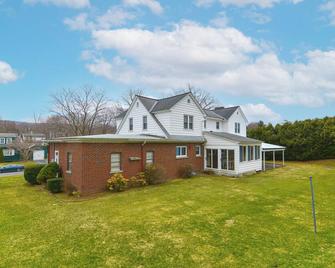 Golf House by Mt Greylock - Walkable Adventures! - Adams - Gebäude