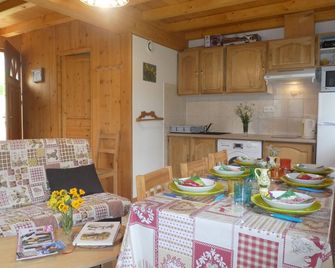 Chalet With 2 Bedrooms In Mont-Blanc Country - Sallanches - Salle à manger
