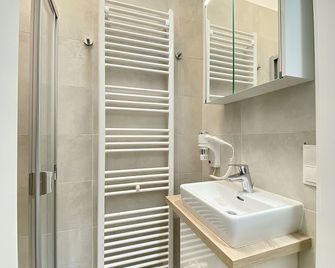Steiner Residences Vienna Reumannplatz - Vienna - Bathroom