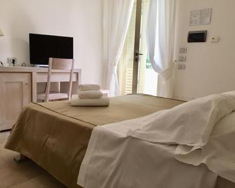 Hotel Alta La Vista - Marina di Castagneto - Bedroom