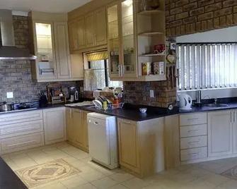 Cloudno9 - Strand - Kitchen