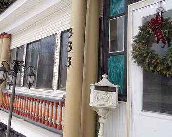 Charming Victorian Home - Dillon - Outdoors view