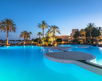 Barcelo Lanzarote Royal Level - Costa Teguise - Bazén