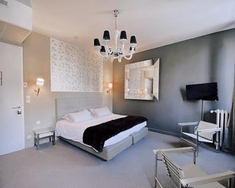 Royal Hotel - Nimes - Bedroom