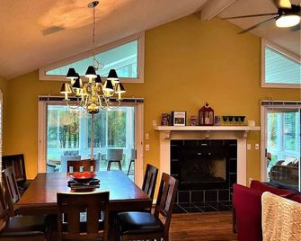 Quiet Family Lakefront Getaway on Kerr Lake - Henderson - Essbereich