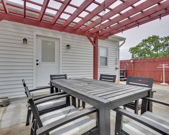 Fire Pit & Patio: Front Royal Vacation Rental! - Front Royal - Balkón