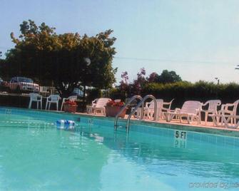 Americas Best Value Inn Shelby - Shelby - Zwembad