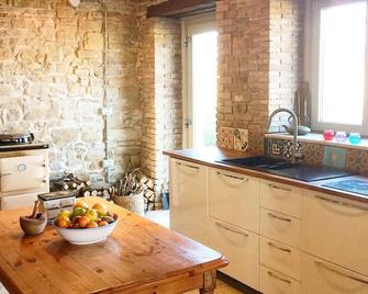 The Ultimate Escape from city heat! Beautiful farmhouse peaceful & private pool - Penne - Kitchen
