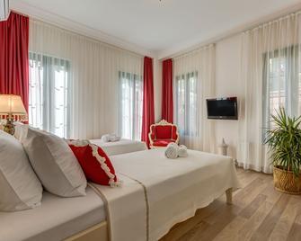 Cunda Esen Hotel - Ayvalik - Bedroom