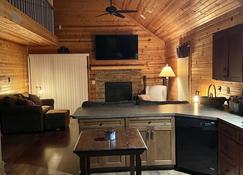 “The Stoutsville Cabin” offers you a peaceful and secluded getaway - Stoutsville - Soggiorno